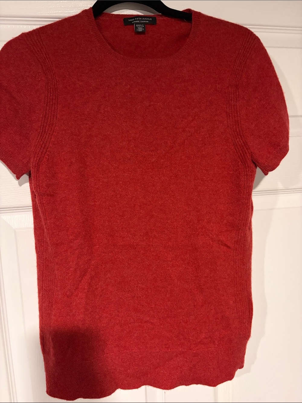 Saks fifty avenue Red 💯 cashmere Short-Sleeve Knit Shirt